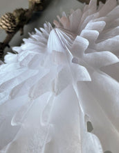 Laden Sie das Bild in den Galerie-Viewer, Papierstern Fold ø68cm I Weiß