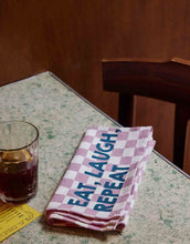 Laden Sie das Bild in den Galerie-Viewer, Stoffserviette Josephine I Eat, Love, Repeat