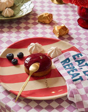 Laden Sie das Bild in den Galerie-Viewer, Stoffserviette Josephine I Eat, Love, Repeat