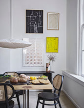 Laden Sie das Bild in den Galerie-Viewer, Vase Handbemalt