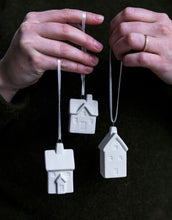 Laden Sie das Bild in den Galerie-Viewer, Weihnachtsanhänger Byhus I Nr. 2