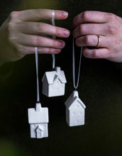 Laden Sie das Bild in den Galerie-Viewer, Weihnachtsanhänger Byhus I Nr. 3