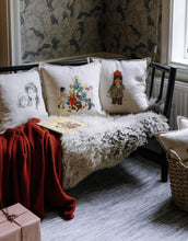 Laden Sie das Bild in den Galerie-Viewer, Kissenbezug Bullerbü I Chapter 1