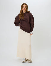 Laden Sie das Bild in den Galerie-Viewer, OH APRIL Hoodie Boyfriend Good Karma Wave in Truffle – oversized geschnittener Kapuzenpullover aus Baumwollmix mit Stickerei und Rückenprint.