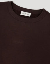 Laden Sie das Bild in den Galerie-Viewer, Oversize Sweater Good Karma in Truffle von OH APRIL mit Ton-in-Ton Stickerei auf der Brust und pinkem Rückenprint – lässiger Boyfriend-Schnitt aus Baumwollmix.