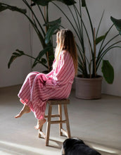 Laden Sie das Bild in den Galerie-Viewer, Bademantel Naram I Baby Pink/Ski Patrol Red