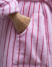 Laden Sie das Bild in den Galerie-Viewer, Bademantel Naram I Baby Pink/Ski Patrol Red
