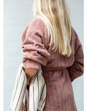 Laden Sie das Bild in den Galerie-Viewer, Bademantel Naram I Camel/Ultramarin