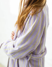 Laden Sie das Bild in den Galerie-Viewer, Bademantel Naram I Lilac/Neon Yellow