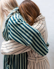 Laden Sie das Bild in den Galerie-Viewer, Bademantel Naram I Seafoam/Deep Teal