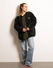 Laden Sie das Bild in den Galerie-Viewer, Bomber Wendejacke I Olive/Leo Navy-Olive