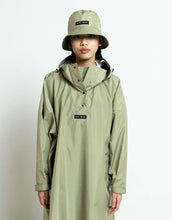Laden Sie das Bild in den Galerie-Viewer, Raincoat Kids I Solid Pale Olive