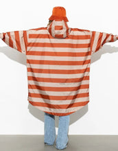 Laden Sie das Bild in den Galerie-Viewer, Raincoat I Bold Stripes Cinnamon / Latte