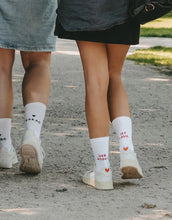 Laden Sie das Bild in den Galerie-Viewer, Socken I Der Boden ist Lava