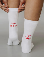 Laden Sie das Bild in den Galerie-Viewer, Socken I Der Boden ist Lava