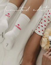 Laden Sie das Bild in den Galerie-Viewer, Socken Limited Edition I Not Married