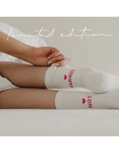 Laden Sie das Bild in den Galerie-Viewer, Socken Limited Edition I Not Married
