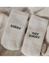 Laden Sie das Bild in den Galerie-Viewer, Socken Weiß I Sorry not Sorry