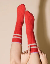 Laden Sie das Bild in den Galerie-Viewer, Popeia Stricksocken Wolle I Rot