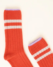 Laden Sie das Bild in den Galerie-Viewer, Popeia Stricksocken Wolle I Rot