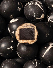 Laden Sie das Bild in den Galerie-Viewer, Lakritz ÆGG - Crunchy Toffee I 115g