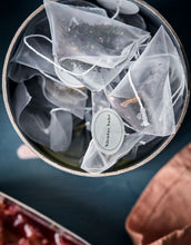 Laden Sie das Bild in den Galerie-Viewer, Schwarzer Tee I Quince & Lemon