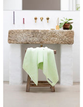 Laden Sie das Bild in den Galerie-Viewer, Badehandtuch 70x140cm I Lemon Sorbet