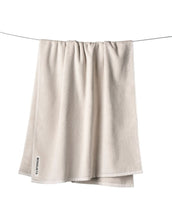 Laden Sie das Bild in den Galerie-Viewer, Badehandtuch 70x140cm I Moonbeam