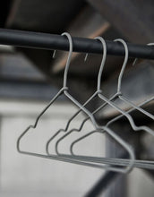 Laden Sie das Bild in den Galerie-Viewer, Kleiderbügel 3er-Set I Dunkelgrau