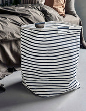 Laden Sie das Bild in den Galerie-Viewer, Wäschesack Stripes I Schwarz/Weiß