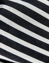 Laden Sie das Bild in den Galerie-Viewer, Wäschesack Stripes I Schwarz/Weiß