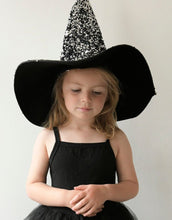 Laden Sie das Bild in den Galerie-Viewer, Hexenhut I Sequin Witches
