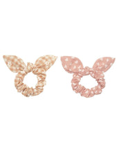 Laden Sie das Bild in den Galerie-Viewer, Scrunchie 2er-Set Bunny Ears I Daisy Gingham