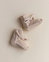Laden Sie das Bild in den Galerie-Viewer, Booties 0-9 Monate I Oat