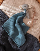Laden Sie das Bild in den Galerie-Viewer, Kuscheltuch I Koala Blau