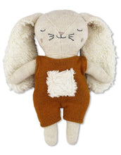 Laden Sie das Bild in den Galerie-Viewer, Rassel Hase I Rost