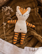 Laden Sie das Bild in den Galerie-Viewer, Rassel Tiger