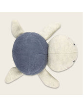 Laden Sie das Bild in den Galerie-Viewer, Rassel Schildkröte I Jeansblau