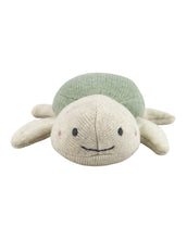 Laden Sie das Bild in den Galerie-Viewer, Rassel Schildkröte I Mint