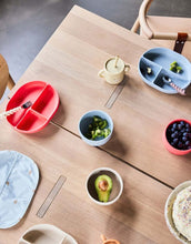 Laden Sie das Bild in den Galerie-Viewer, Teller mit Saugnapf Enkei I Cherry Red