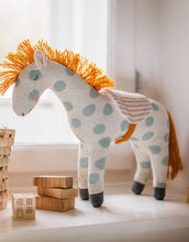Laden Sie das Bild in den Galerie-Viewer, Kuscheltier Pferd I Groß mit Sattel