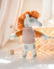 Laden Sie das Bild in den Galerie-Viewer, Kuscheltier Mini Pferd I Blaue Punkte