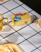 Laden Sie das Bild in den Galerie-Viewer, Metalldose I Pippi Langstrumpf - Strongest Girl