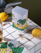 Laden Sie das Bild in den Galerie-Viewer, Metalldose I Pippi Langstrumpf - The Way Home