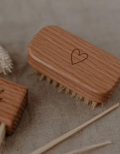 Laden Sie das Bild in den Galerie-Viewer, Nagelbürste Kinder I Herz