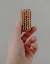 Laden Sie das Bild in den Galerie-Viewer, Nagelbürste Kinder I Herz