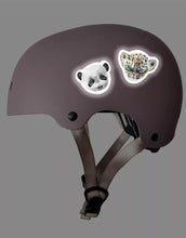 Laden Sie das Bild in den Galerie-Viewer, Reflektierende Sticker I Tiny Roar