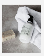 Laden Sie das Bild in den Galerie-Viewer, Bodylotion I Silky Mist
