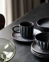 Laden Sie das Bild in den Galerie-Viewer, Schüssel Line I Black/Brown