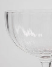 Laden Sie das Bild in den Galerie-Viewer, Cocktailglas Rill I Clear